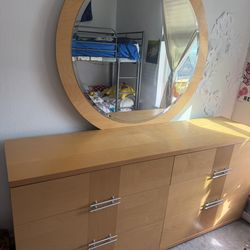 Dresser w/mirror