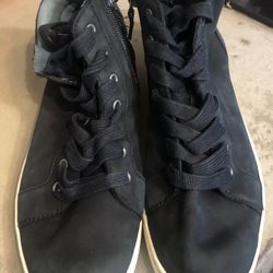 UGG Womens Hi Tops Size 8.5