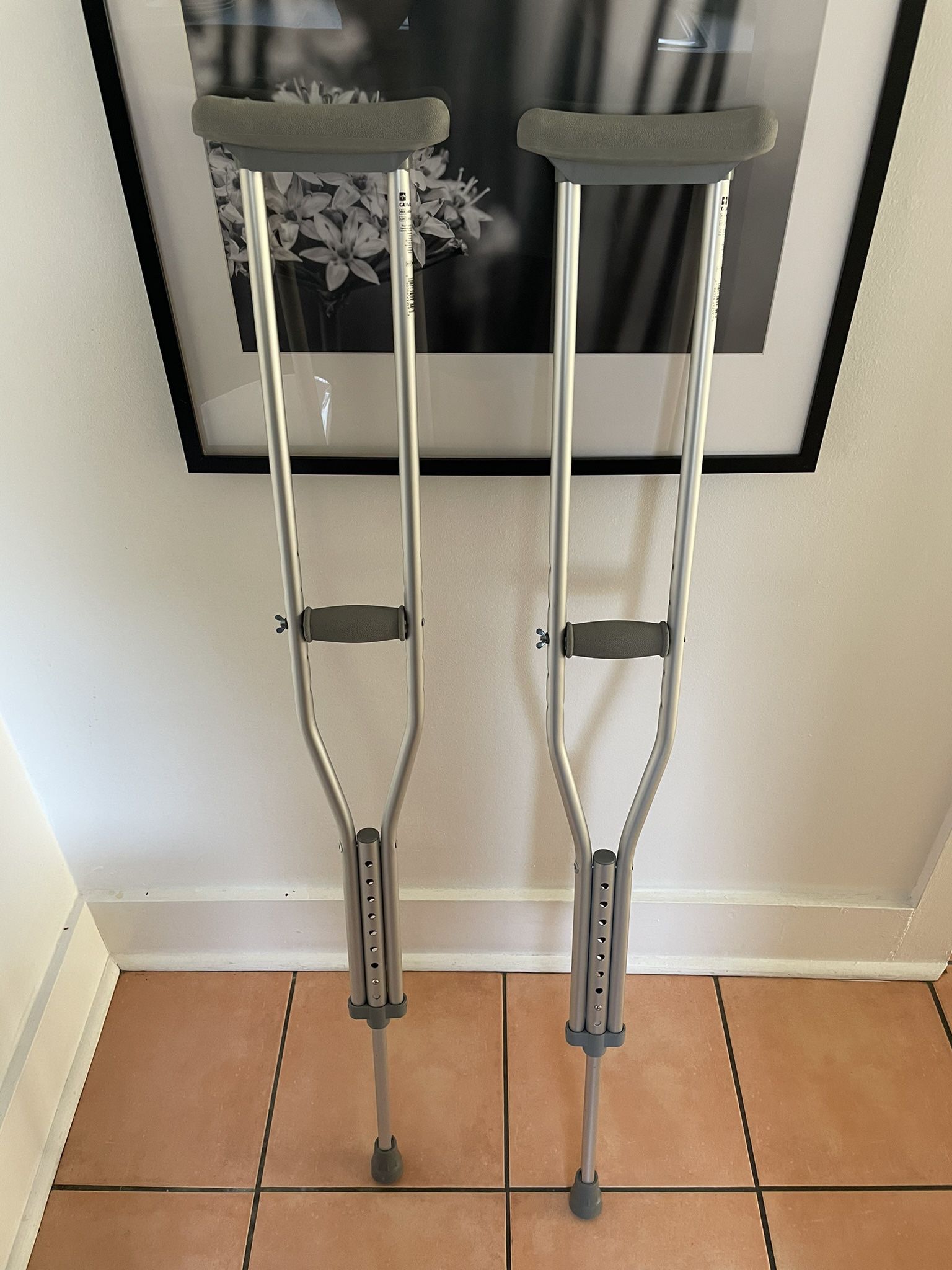Crutches - Like NEW !