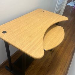 Computer Desk with Pull-Out Keyboard Tray
