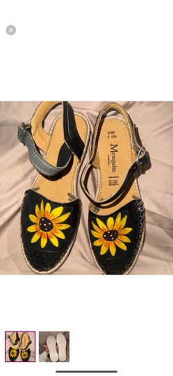 Women Black Sunflower Sandals Huaraches, Size 8