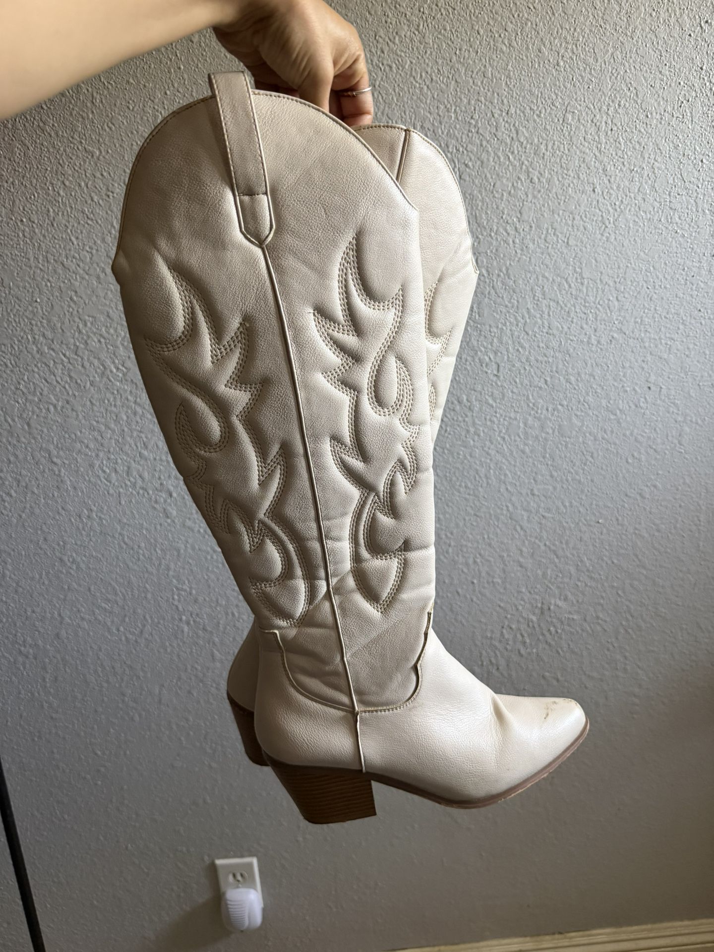 Women’s White Cowboy Boots
