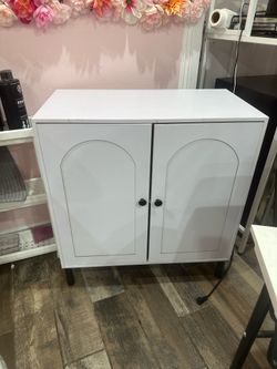 White cabinet