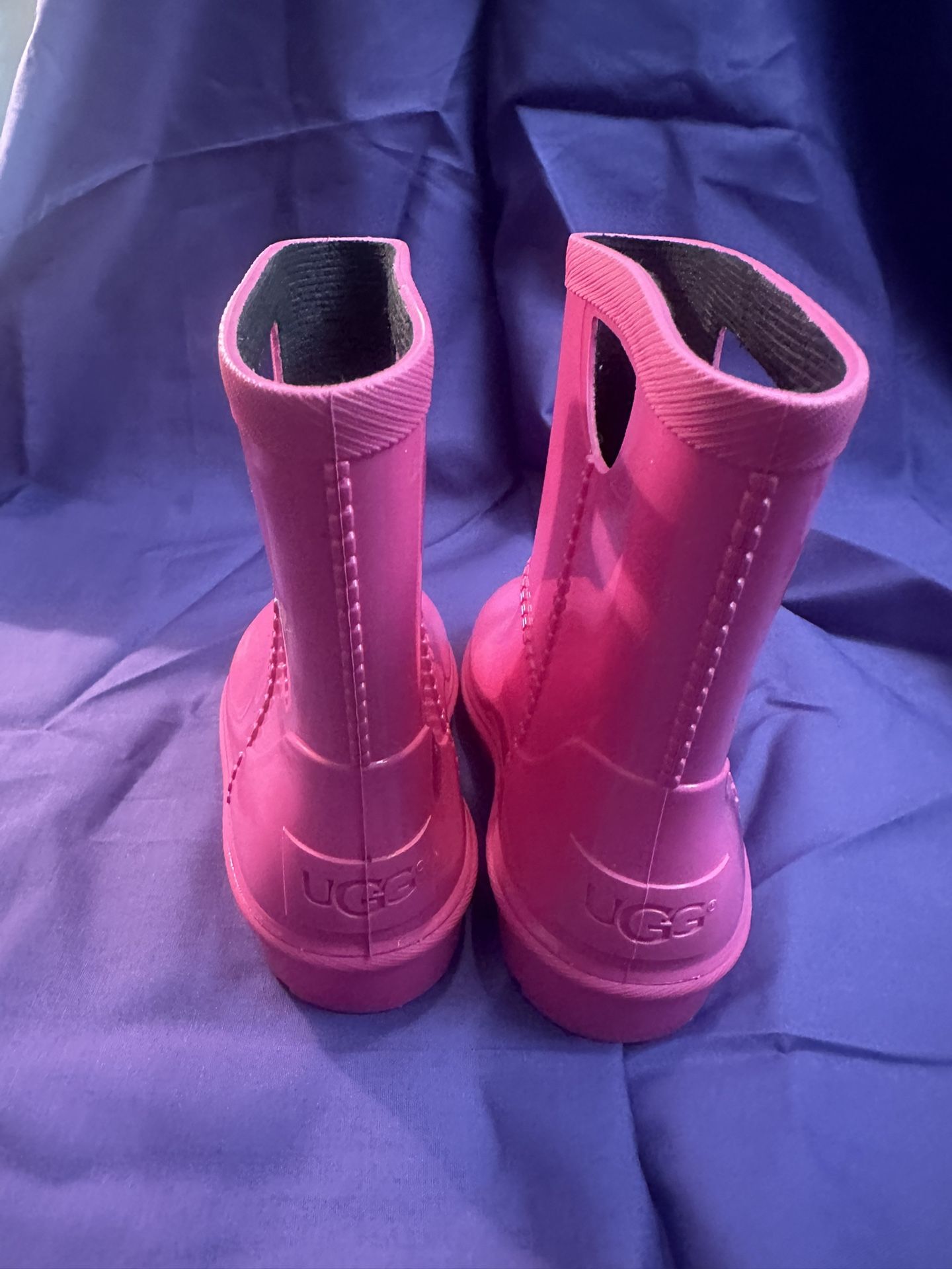 UGG RAIN BOOTS EVERYDAY WEAR SIZE 6 KIDS GREAT 
