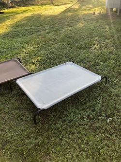 Elevated dog bed