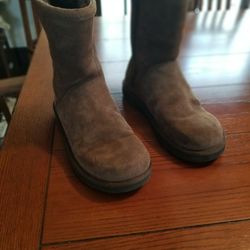 Uggs Mid Calf Size9