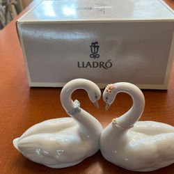 LLADRO ENDLESS LOVE FIGURINE #06585 NEW IN BOX MADE IN SPAIN