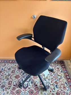 Humanscale Freedom Ergonomic Task Office Chair (Better than Herman Miller Aeron IMO)