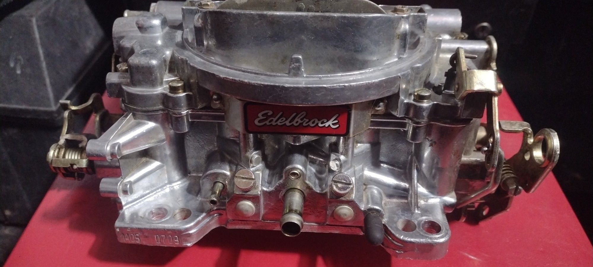 Edelbrock 1405 Performer 4 Barrel Carburator Almost New