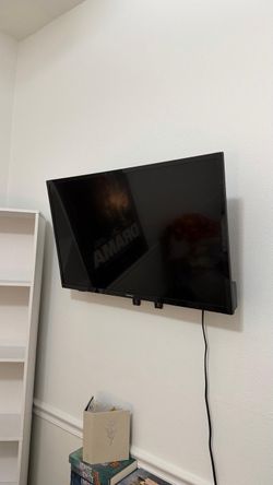 Title: Toshiba Smart TV + Remote – Moving Sale