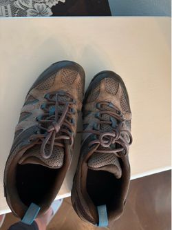 Women’s Merrill hiking shoes 9.5