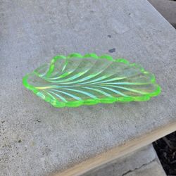 1930s URANIUM GLASS LEAF SHAPED DISH