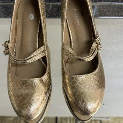 Women’s Shoes For Sale Size 9