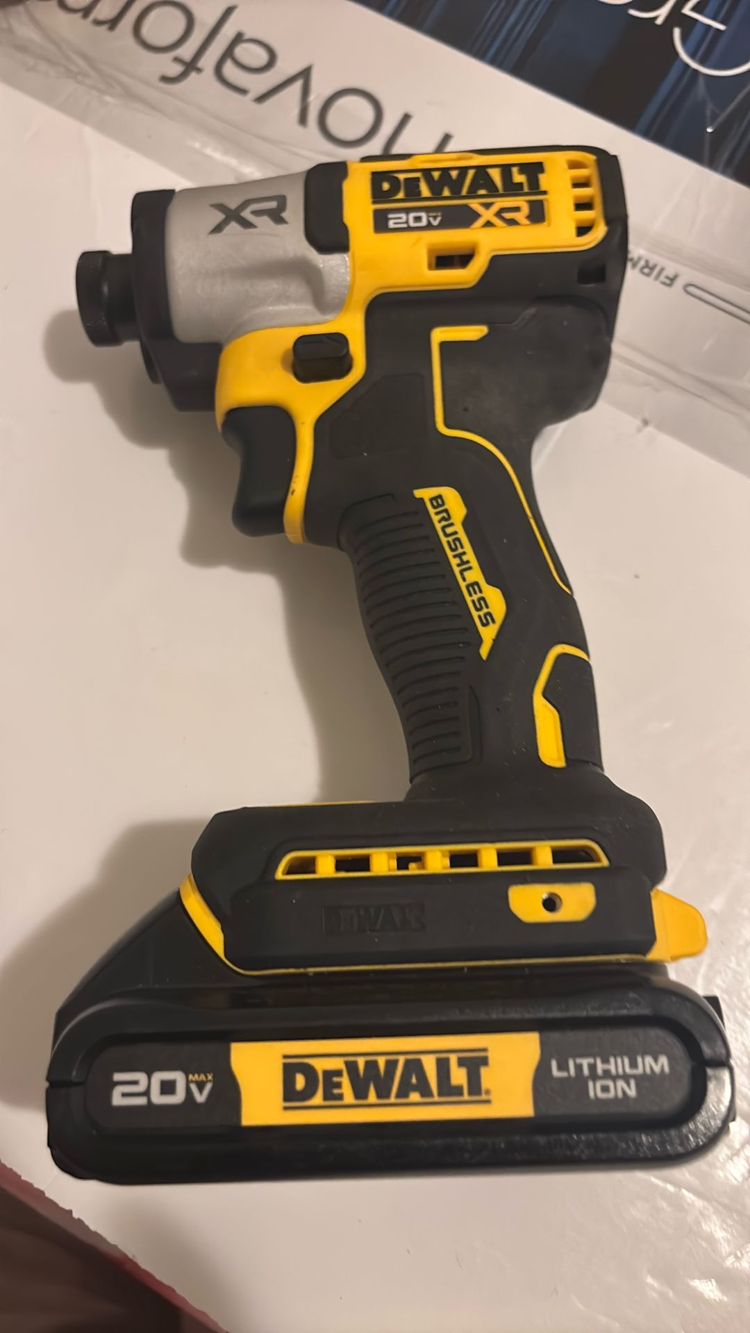 DE WALT 20V IMPACTO XR BRUSHLESS
