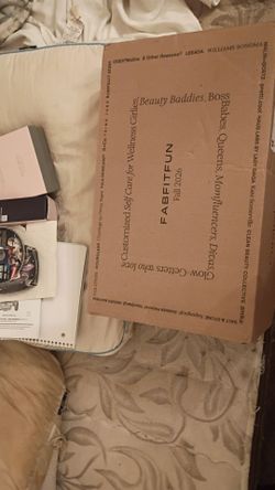Fabfitfun spring box brand new for body hair skin socks accessories box full all sales final $30 valur $250 products in it firm price pick up only 865