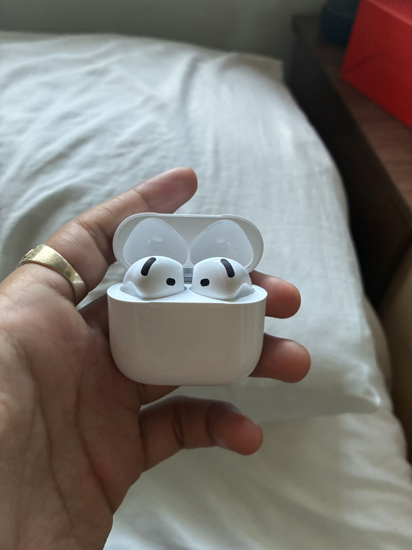 Used AirPods 4 ANC