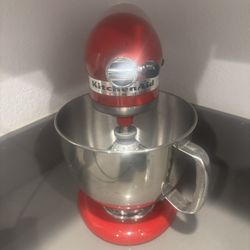 MIXER/BLENDER/POTS/PANS/DISHWARE/GLASSES/UTENSILS/BOWLS/WAFFLE IRON/CAST IRON POTS/BAKEWARE/HIGH-END PLATES/DISHES - $3.00 (SD Fashion Valley)