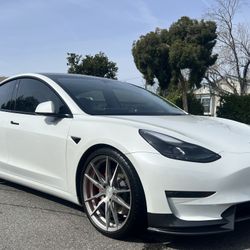 Tesla Perofrmamce Model 3