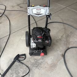 Pressure Washer - Briggs & Stratton - 2800 PSI