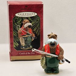 Hallmark Christmas Ornament Catch of the day fishing Pole bear fish pond Dad
1997
Ornament is in great condition,  no flaws
Box has some storage wear 