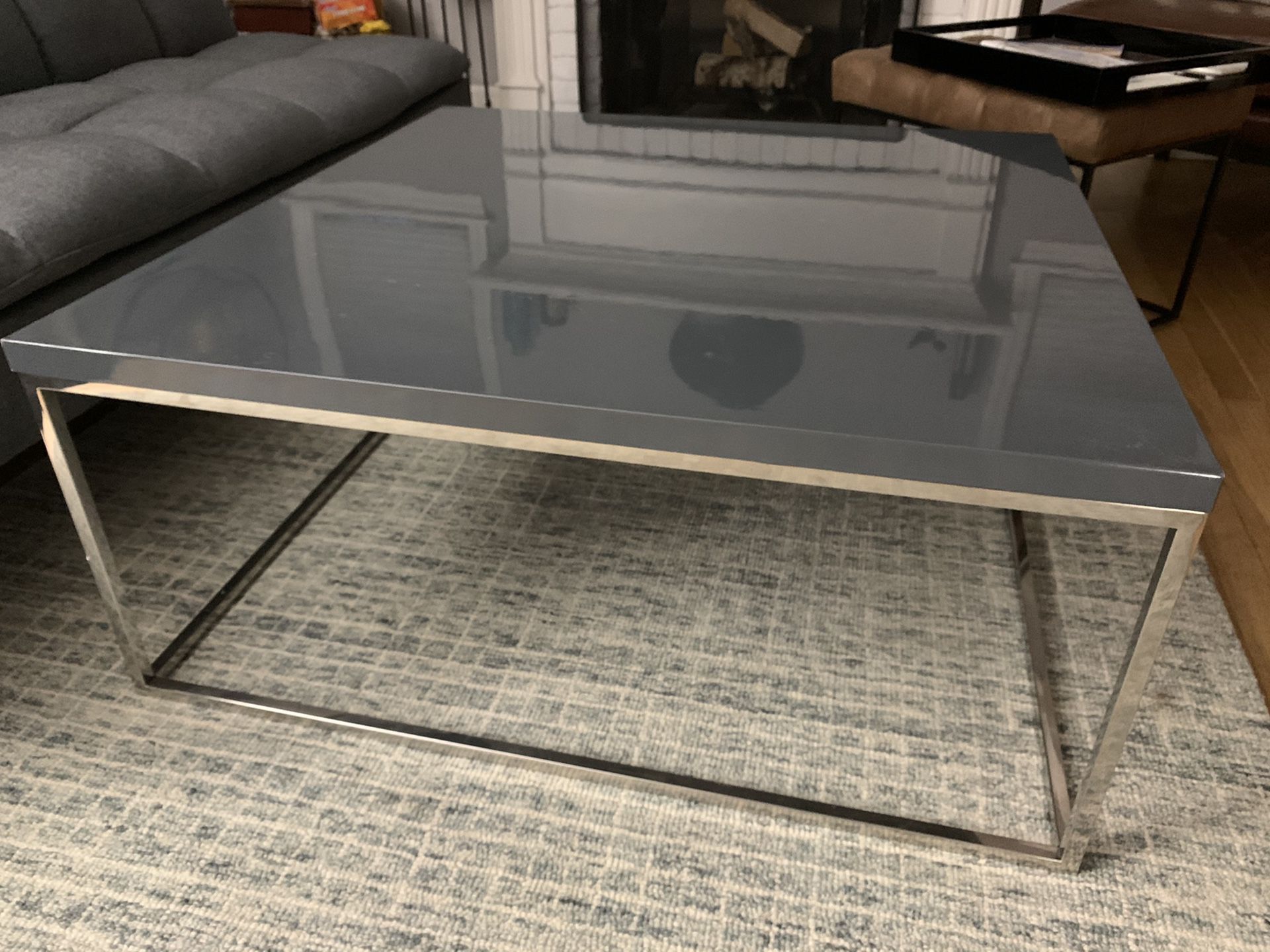 Coffee table in great condition!