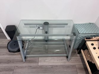Bell’O Glass TV stand - like new condition