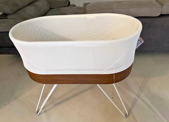 Snoo bassinet- like new