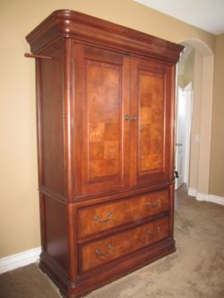 TV Entertainment Center/Armoire