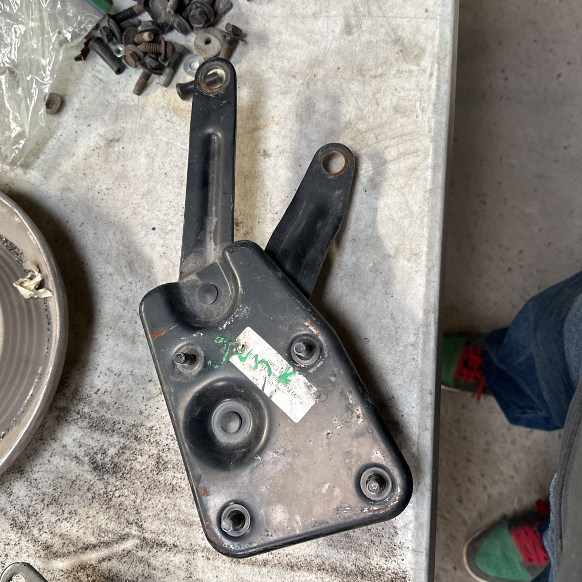 F100 Pick  Up Hood Hinges