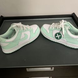 Nike Dunk Low “Green Glow”