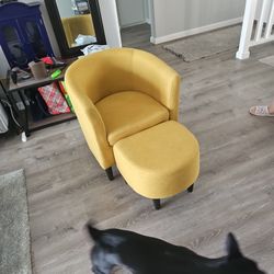 Chair With Ottoman