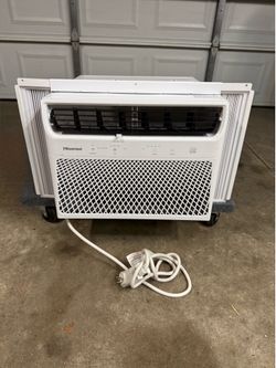 NICE AND POWERFUL 12,000 BTUS AIR CONDITIONER IN EXCELLENT CONDITION. WI/FI COMPATIBLE. $225.00 OR BEST OFFER.