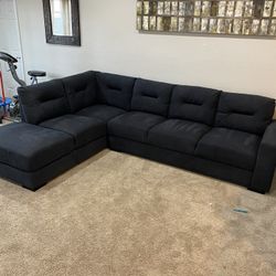 2023 Living Spaces Sectional $300