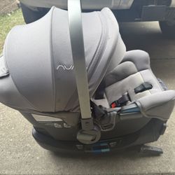 Nuna infant Carseat 