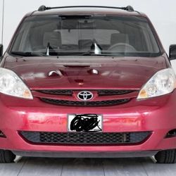 2008 Toyota Sienna LE 8 
