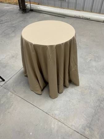 2 Wooden End Tables With Glass Tops. 
