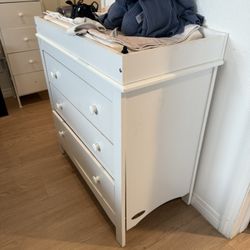 Graco Baby Changing Table And Lock Drawers 