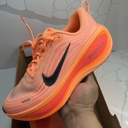 Nike Vomero Plus 