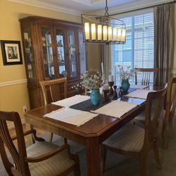 Thomasville Beautiful Dining room Set- Decor And Contents Not Included