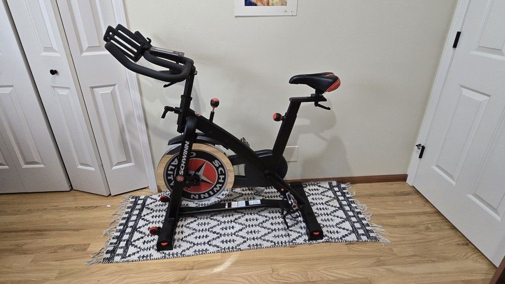 Schwinn IC3 Indoor Cycling Bike
