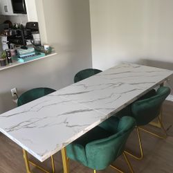 Dining Table for 6 - Like New 