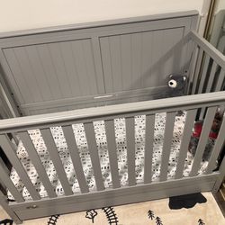 Crib with storage and organic mattress and sheets