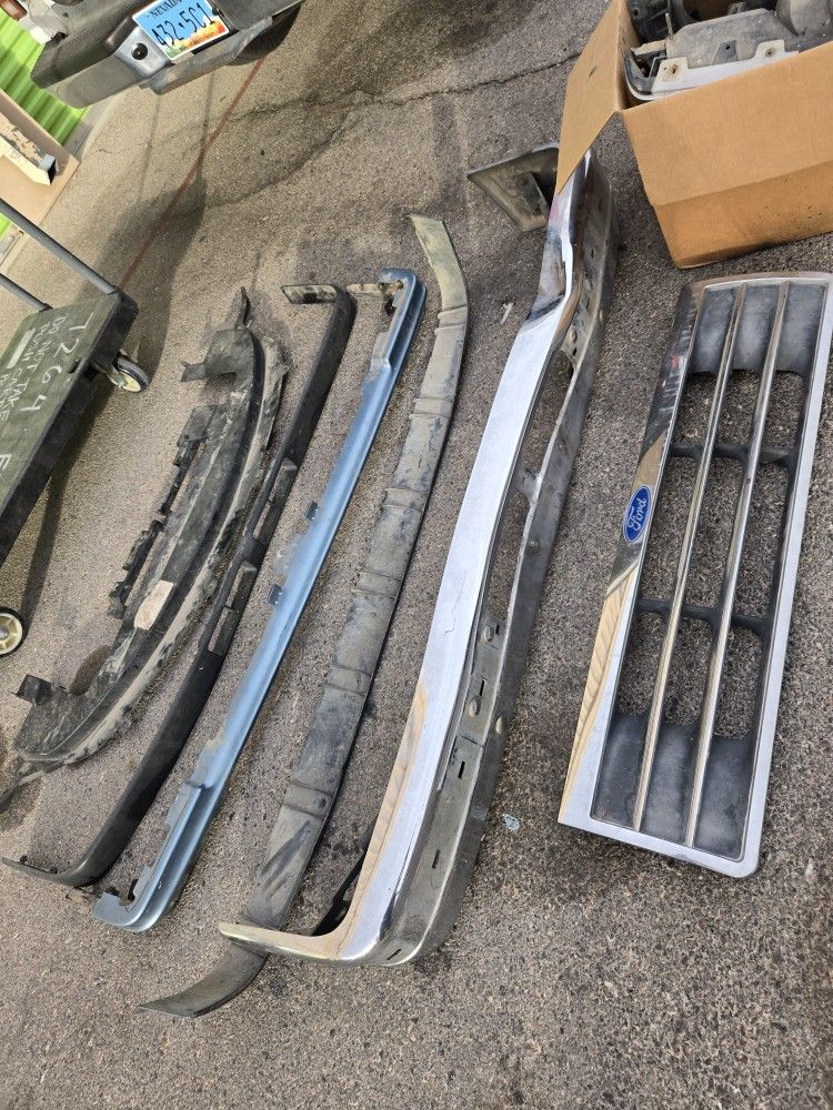 Front Bumper: Ford Bronco, Ranger, & Explorer