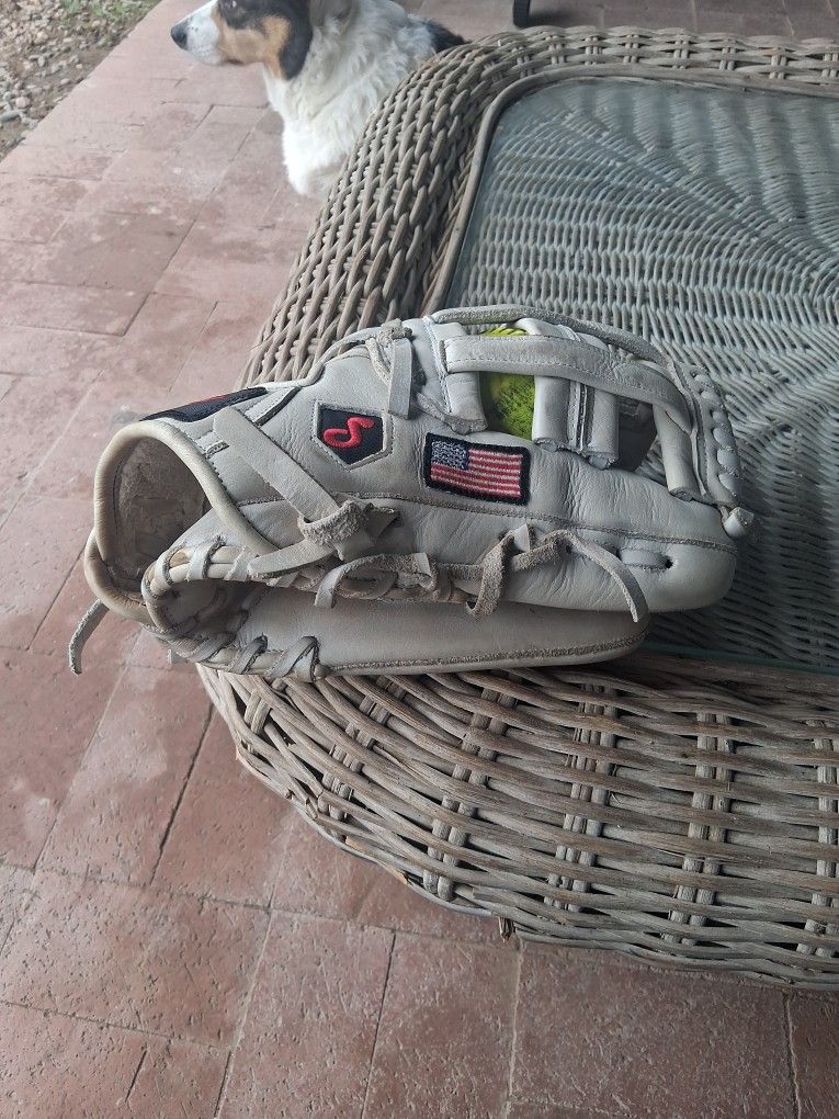 Soto Softball Glove