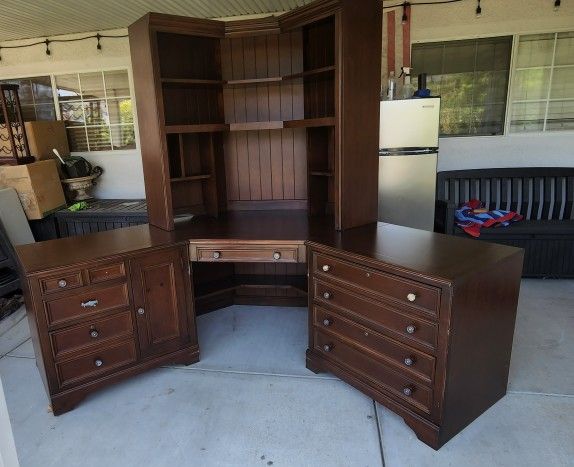 4-Piece Wood Desk Set with Hutch and Drawers