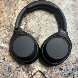 Black SONY WH-1000XM4