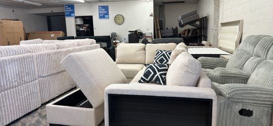New 105x82 boucle fabric sectional couch / free delivery