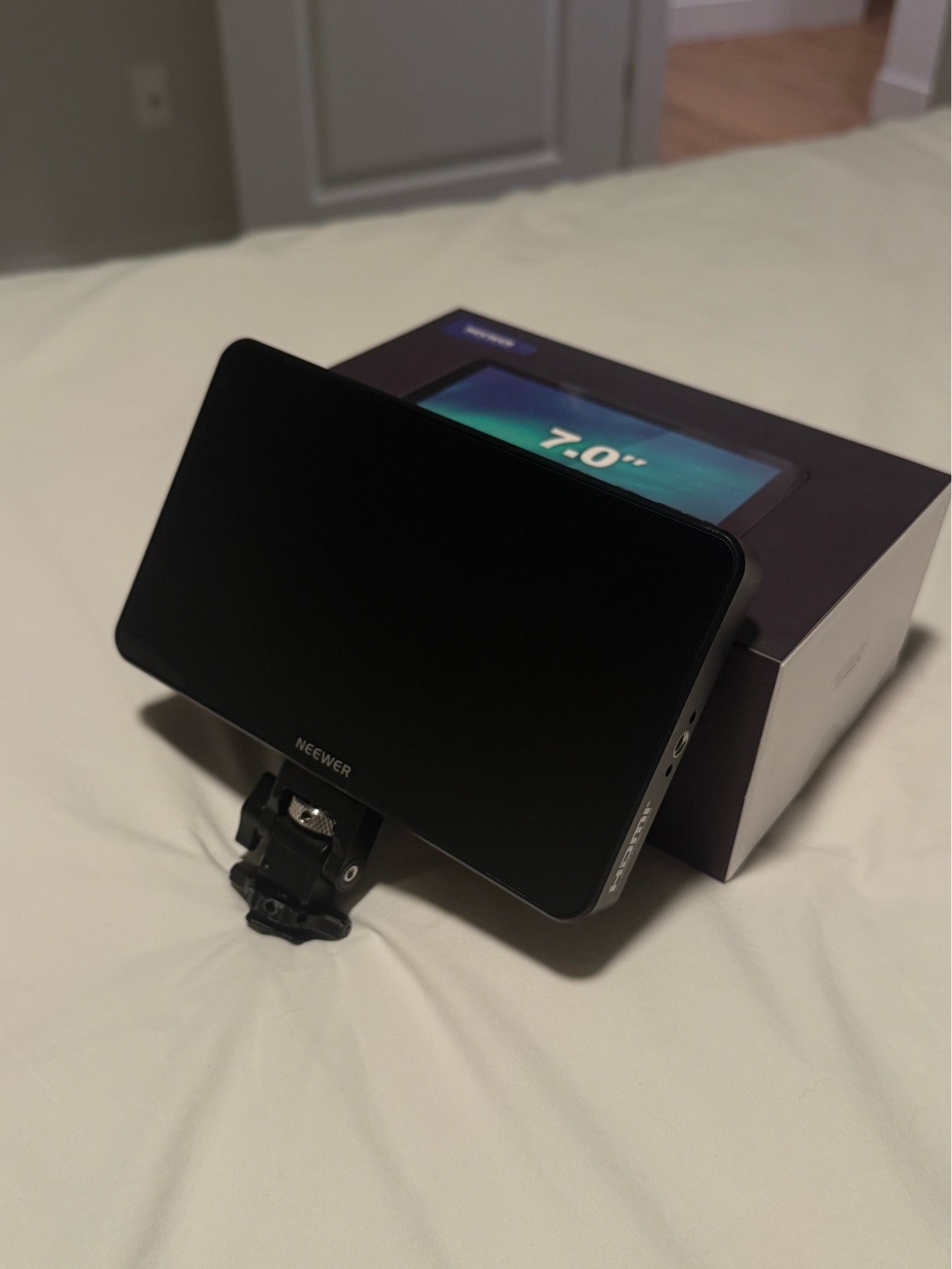 NEEWER F700 7" Camera Field Monitor