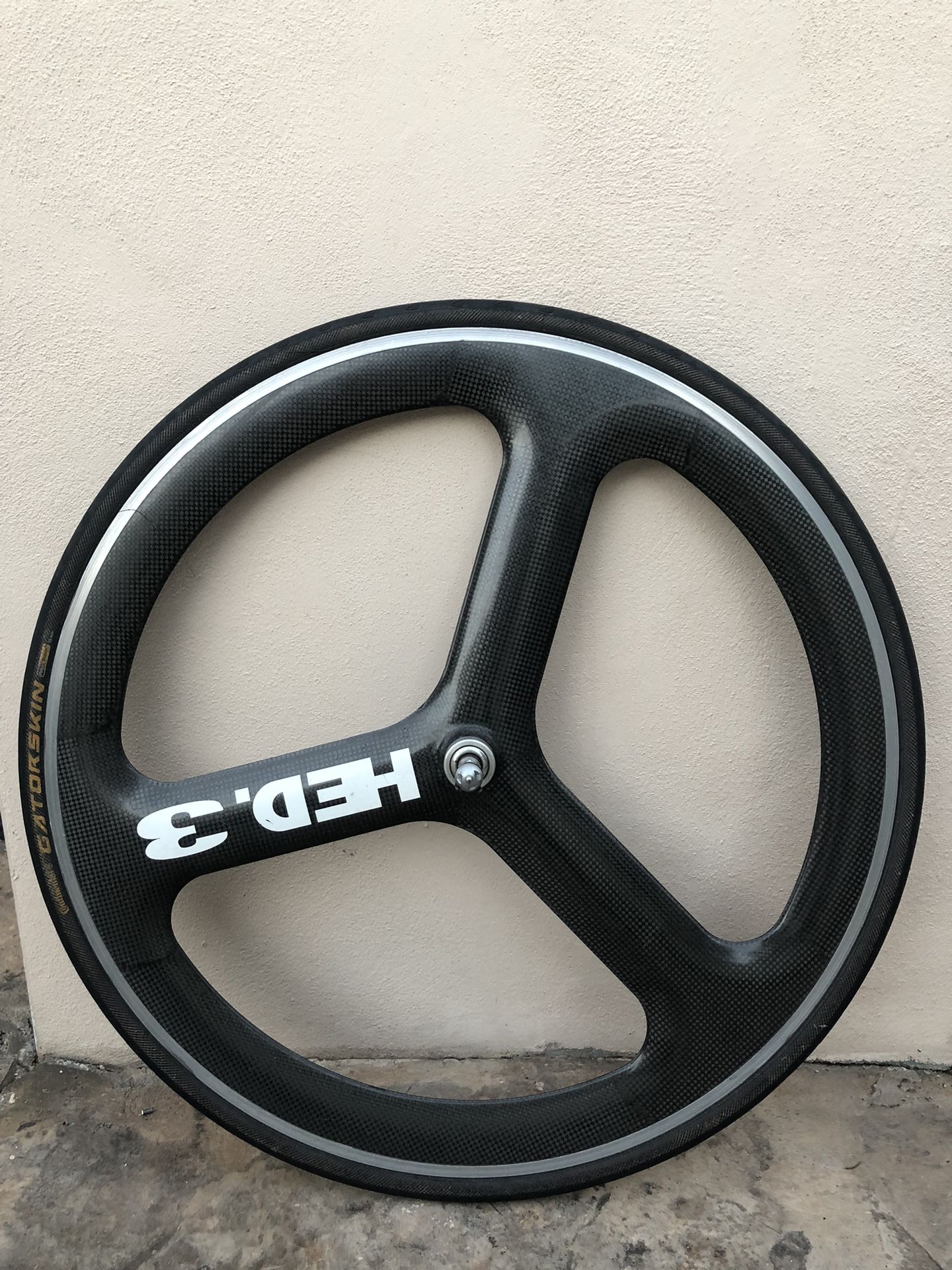 700c HED Trispoke Clincher Rear for Sale in Sunny Isles Beach FL