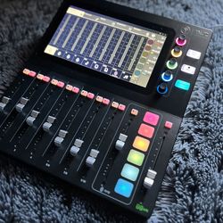 Mackie DLZ Creator Digital Mixer